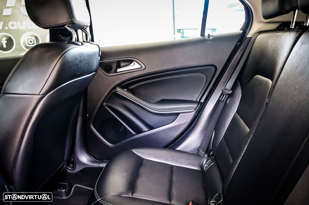 Mercedes-Benz GLA 180 d Urban - 14