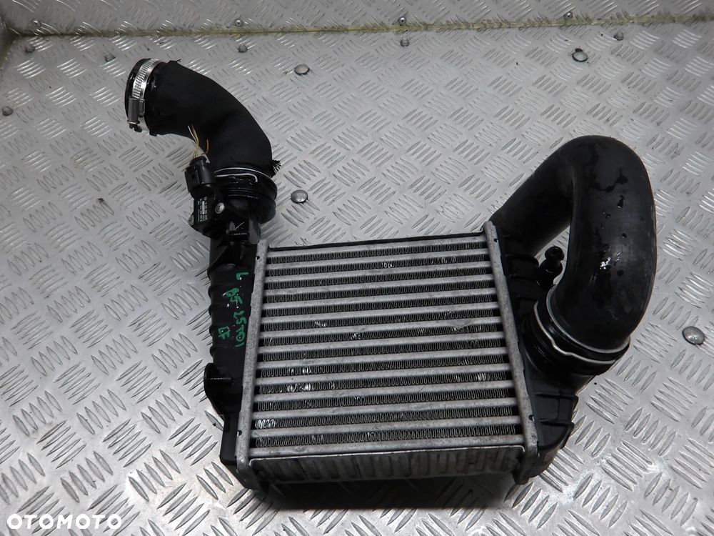 PASSAT B5 FL SEDAN 2.5 TDI 4MOTION CHŁODNICA INTERCOOLER LEWA 3B0145805J - 1