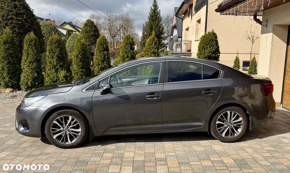 Toyota Avensis 1.8 Sol NAVI - 3