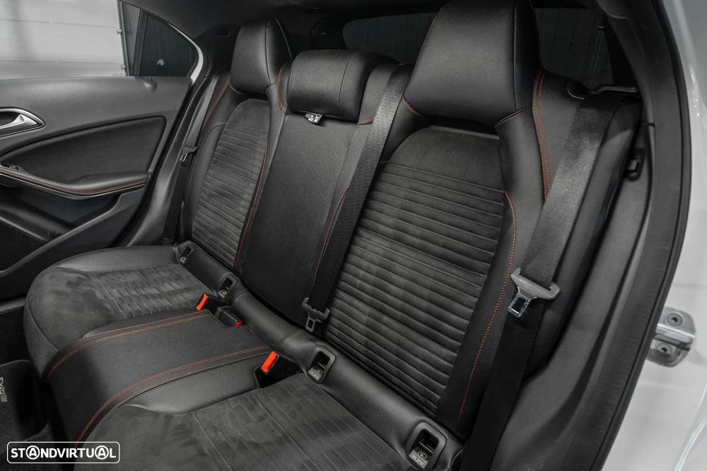 Mercedes-Benz A 180 AMG Line - 28