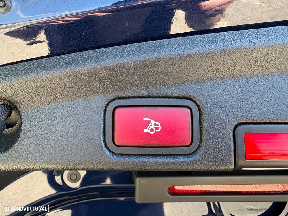 Mercedes-Benz E 220 d Cabrio 4Matic 9G-Tronic AMG Line - 46