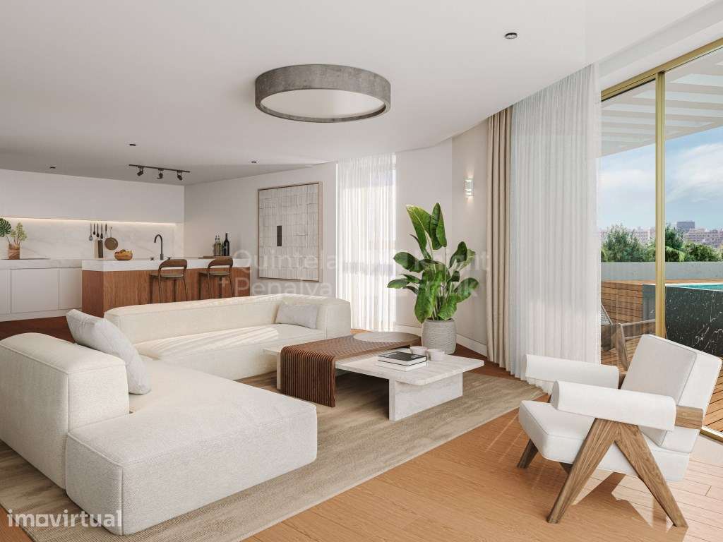 Apartamento T2 com varanda e garagem, Av. Duque D'Ávila - Grande imagem: 2/10