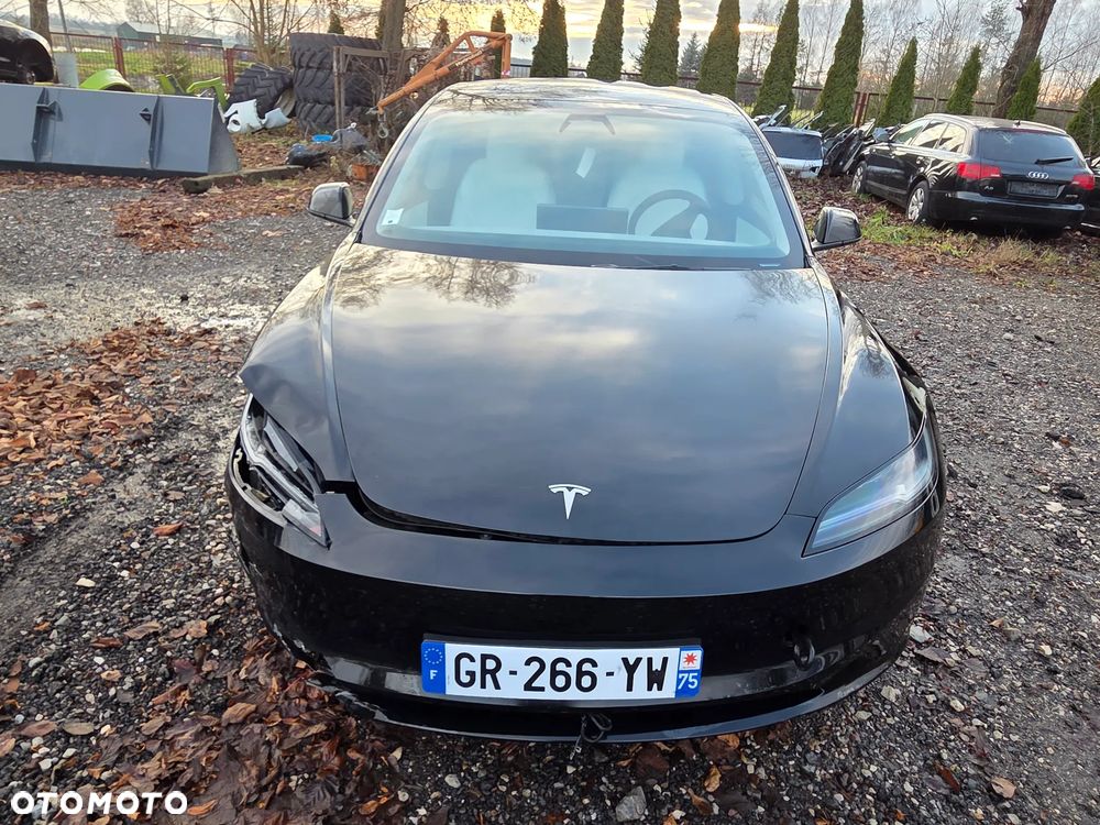 Tesla Model 3 - 8