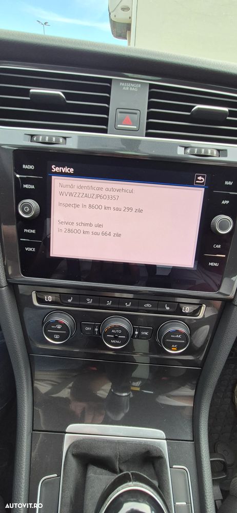 Volkswagen Golf - 22