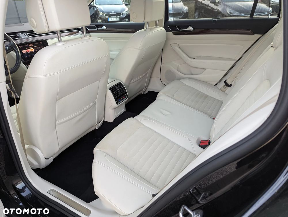 Volkswagen Passat 2.0 TDI SCR DSG Highline - 30