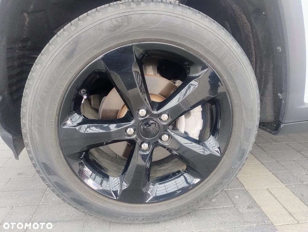 Jeep Grand Cherokee - 24