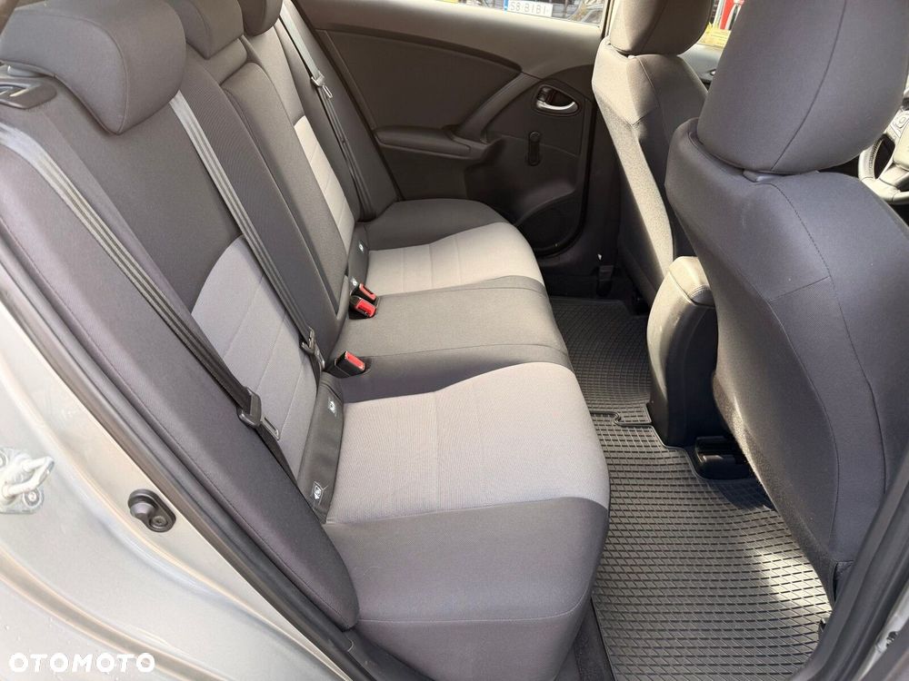 Toyota Avensis 1.6 D-4D Active - 15