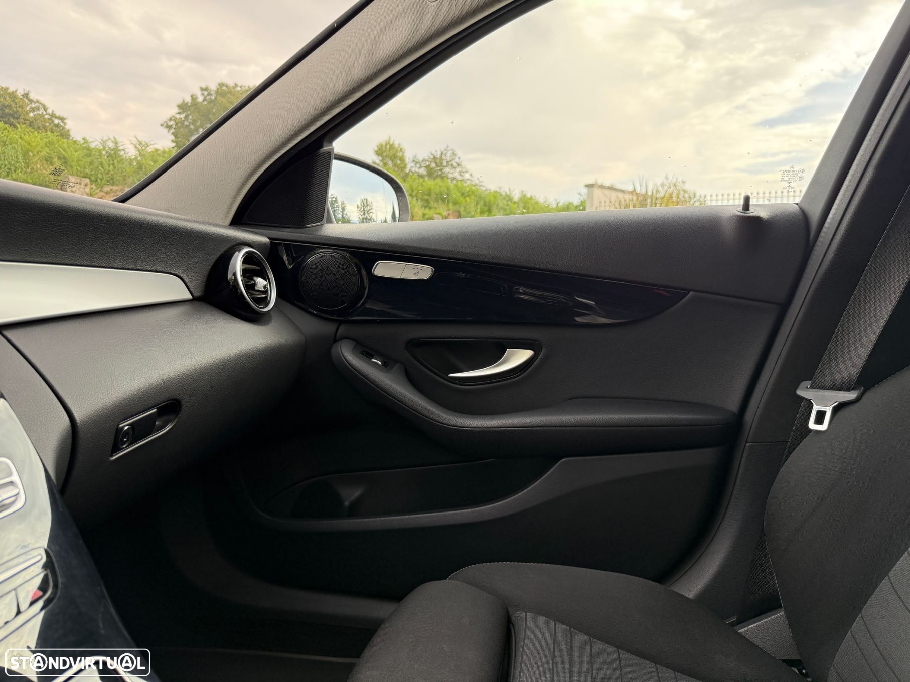 Mercedes-Benz C 300 e Avantgarde - 48