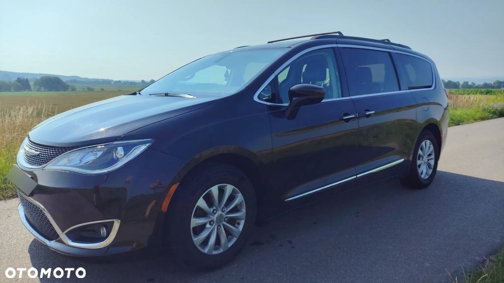 Chrysler Pacifica - 2