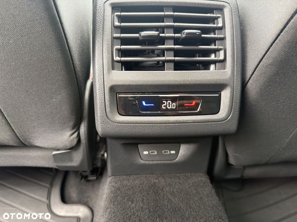 Volkswagen Golf - 33
