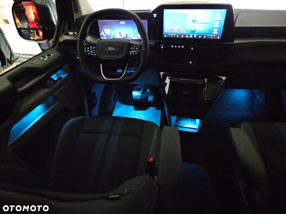 Ford Tourneo Custom - 8