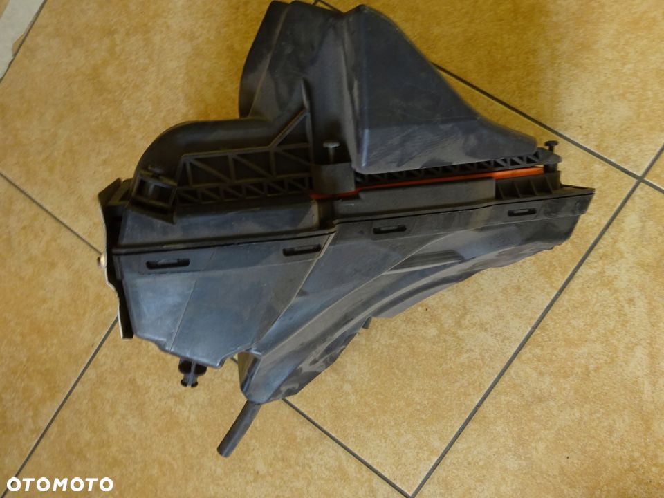 Obudowa FIltra Powietrza Audi Q5 A5 8K0133837AB - 5