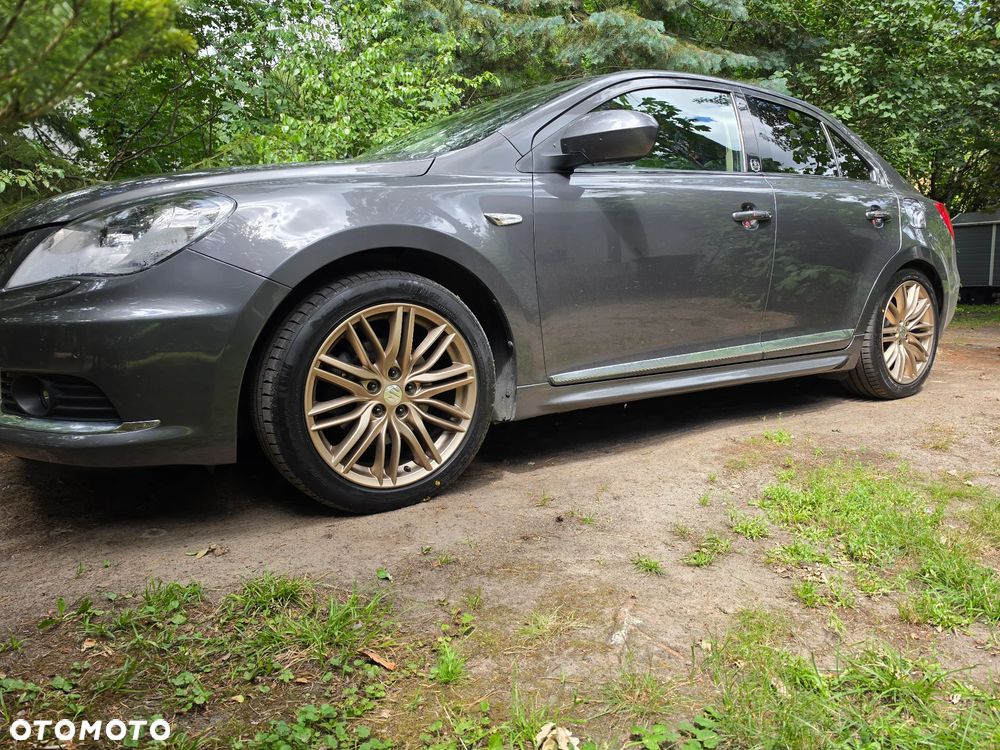 Suzuki Kizashi - 2