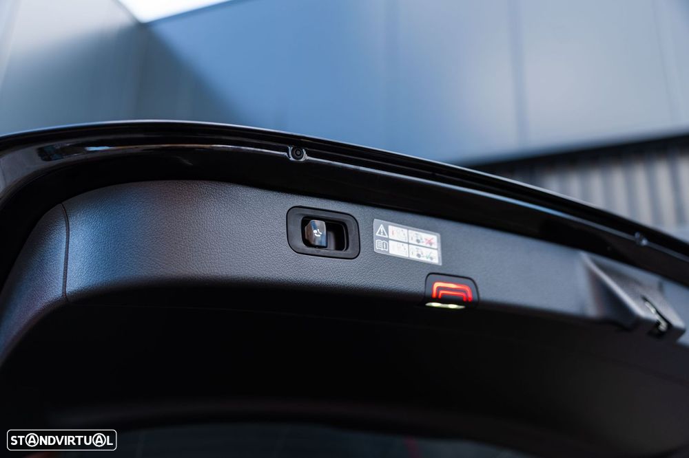 Mercedes-Benz C 300 e AMG Line - 34