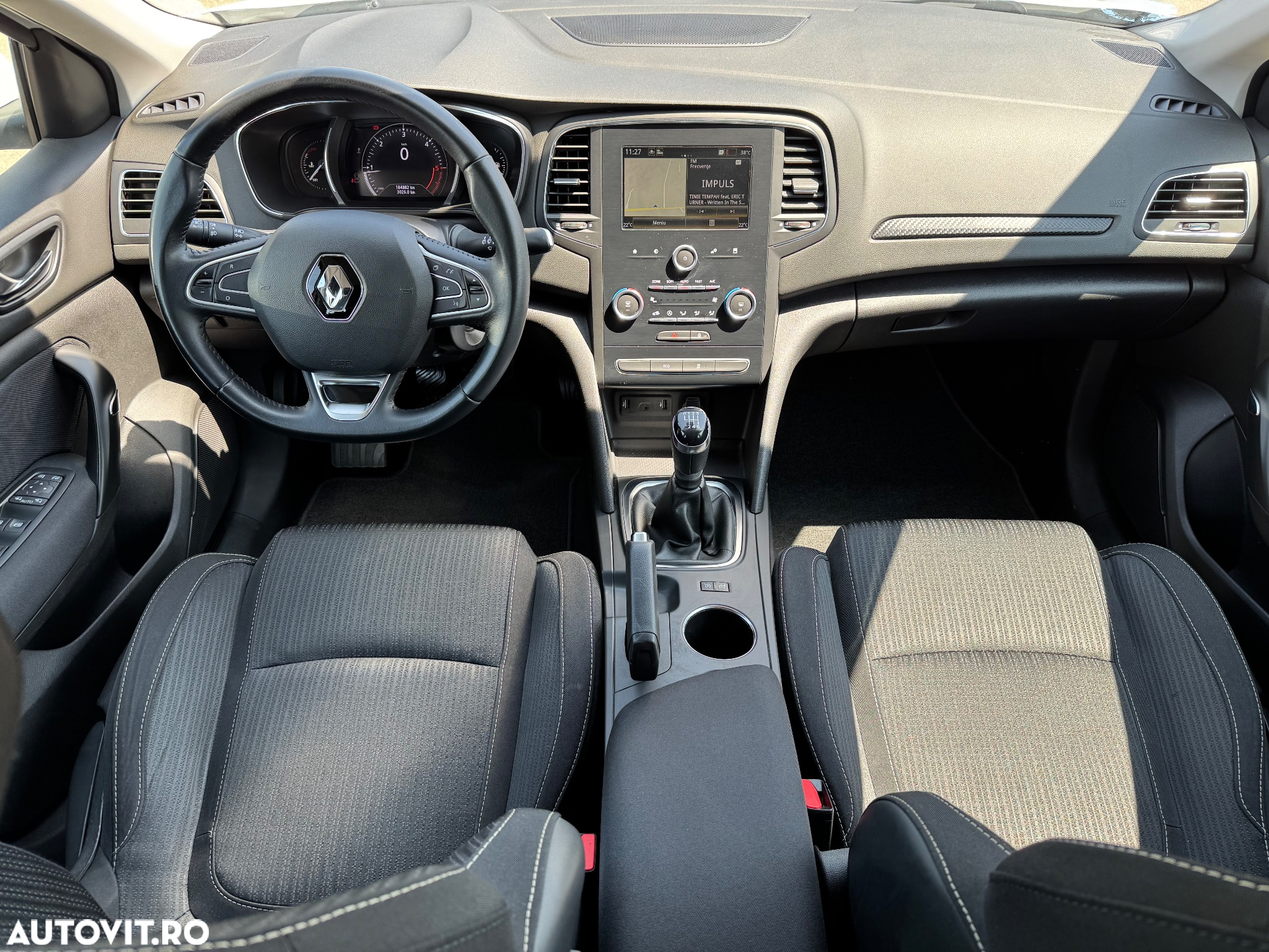 Renault Megane BLUE dCi 115 BUSINESS EDITION - 8