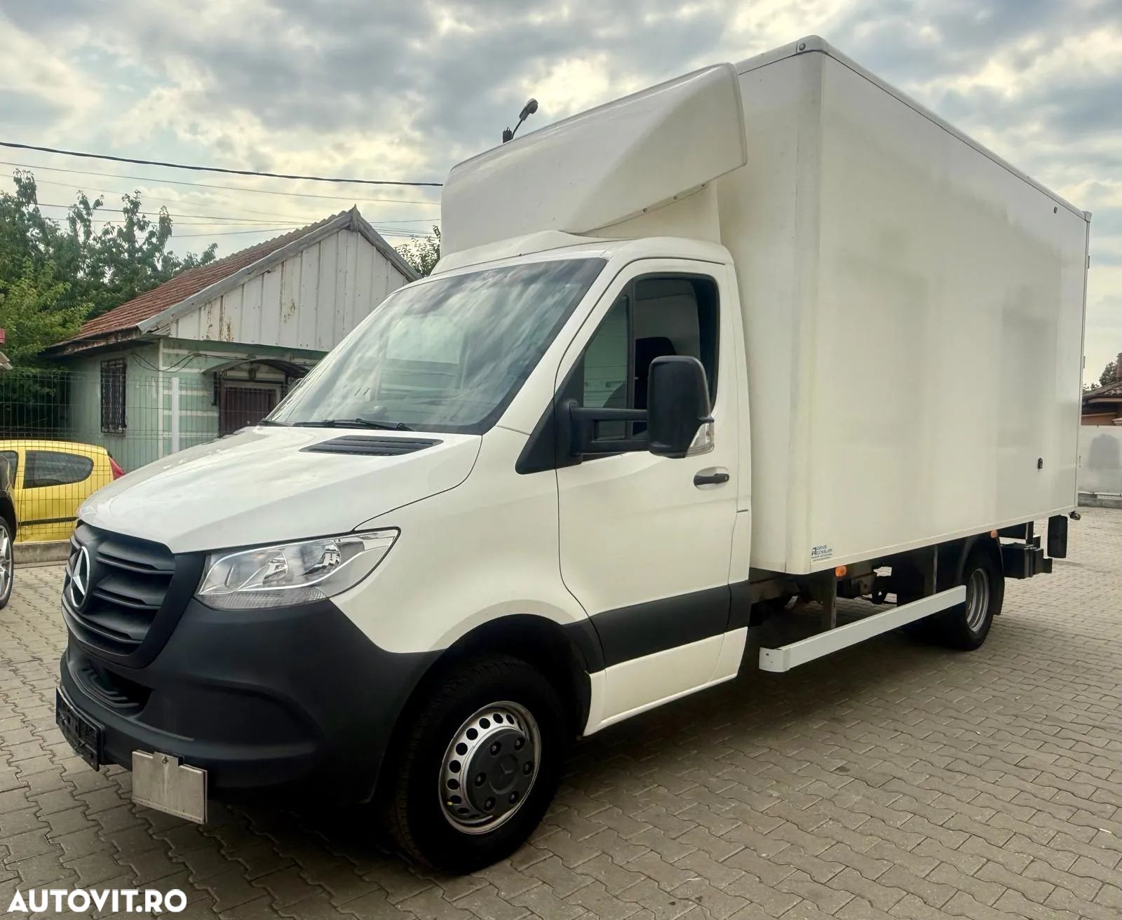 Mercedes-Benz Sprinter - 1