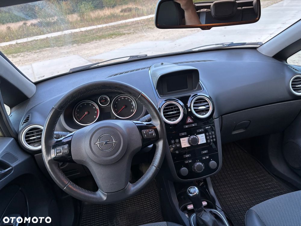 Opel Corsa 1.4 16V Cosmo - 28