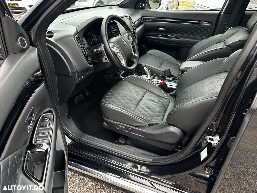 Mitsubishi Outlander 2.4 4WD Top - 18