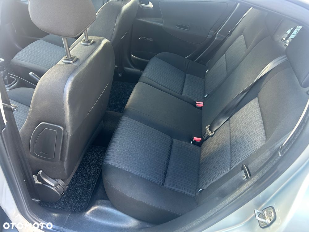 Peugeot 207 75 Millesim 200 - 17