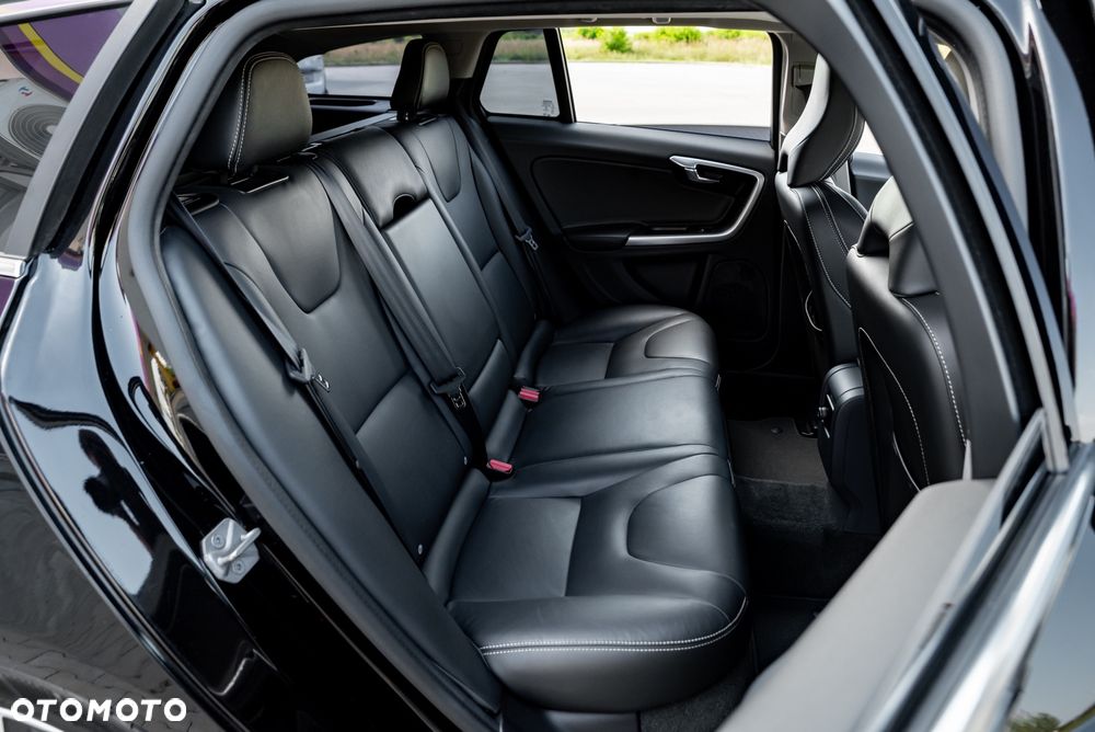 Volvo V60 D6 AWD Plug-in Hybrid Summum - 23