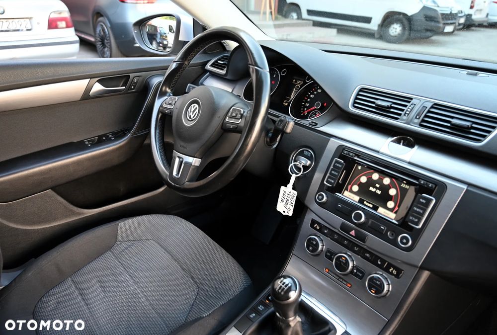 Volkswagen Passat - 22