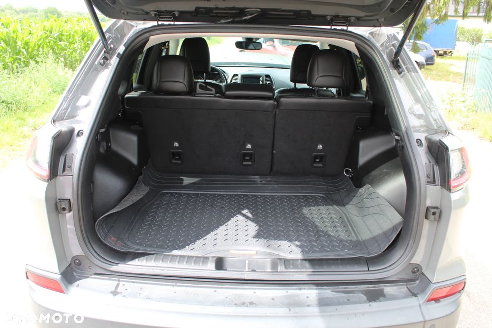 Jeep Cherokee - 17