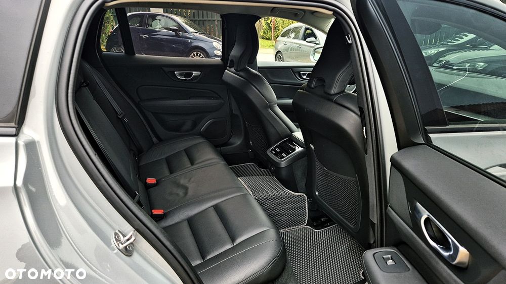 Volvo V60 B5 B AWD Plus Bright - 32