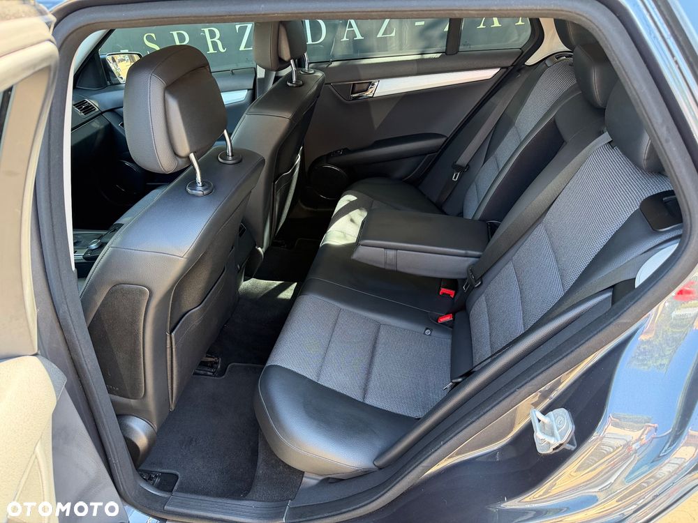 Mercedes-Benz Klasa C 250 CGI Automatik BlueEFFICIENCY Avantgarde - 30