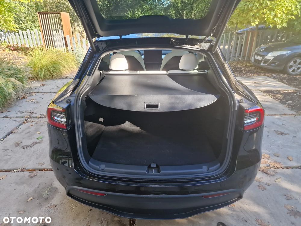 Tesla Model Y Long Range AWD - 21