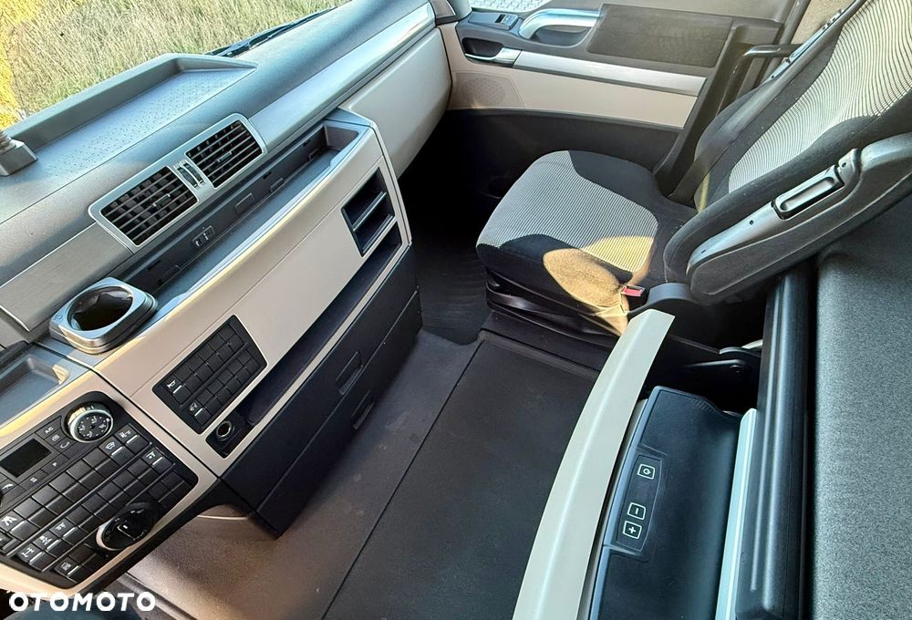 MAN TGX 26.420 / FIRANKA / WINDA / 23 EUROPALETY / 6x2 / AUTOMAT / EURO 6 / OŚ PODNOSZONA / DUŻA KABINA / 2019 ROK - 29