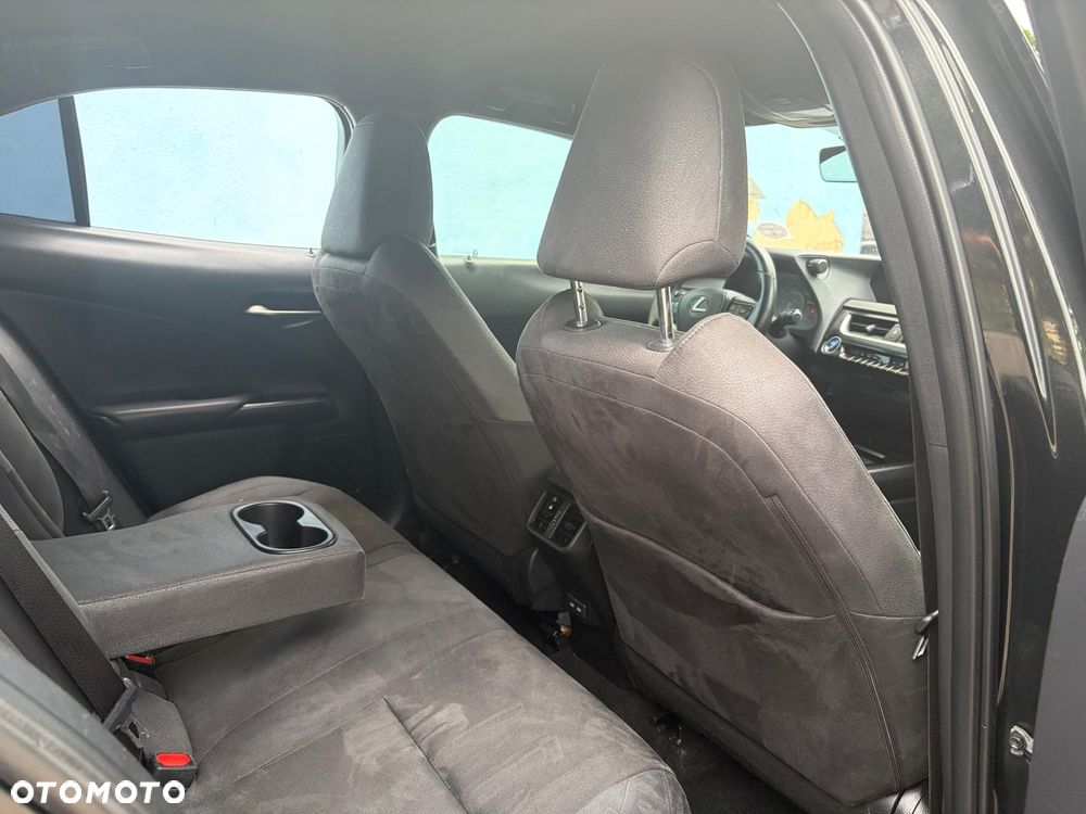 Lexus UX - 16