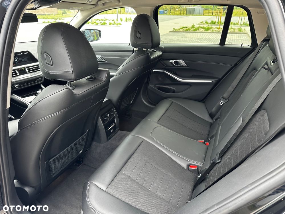 BMW Seria 3 318i Business Edition sport - 14