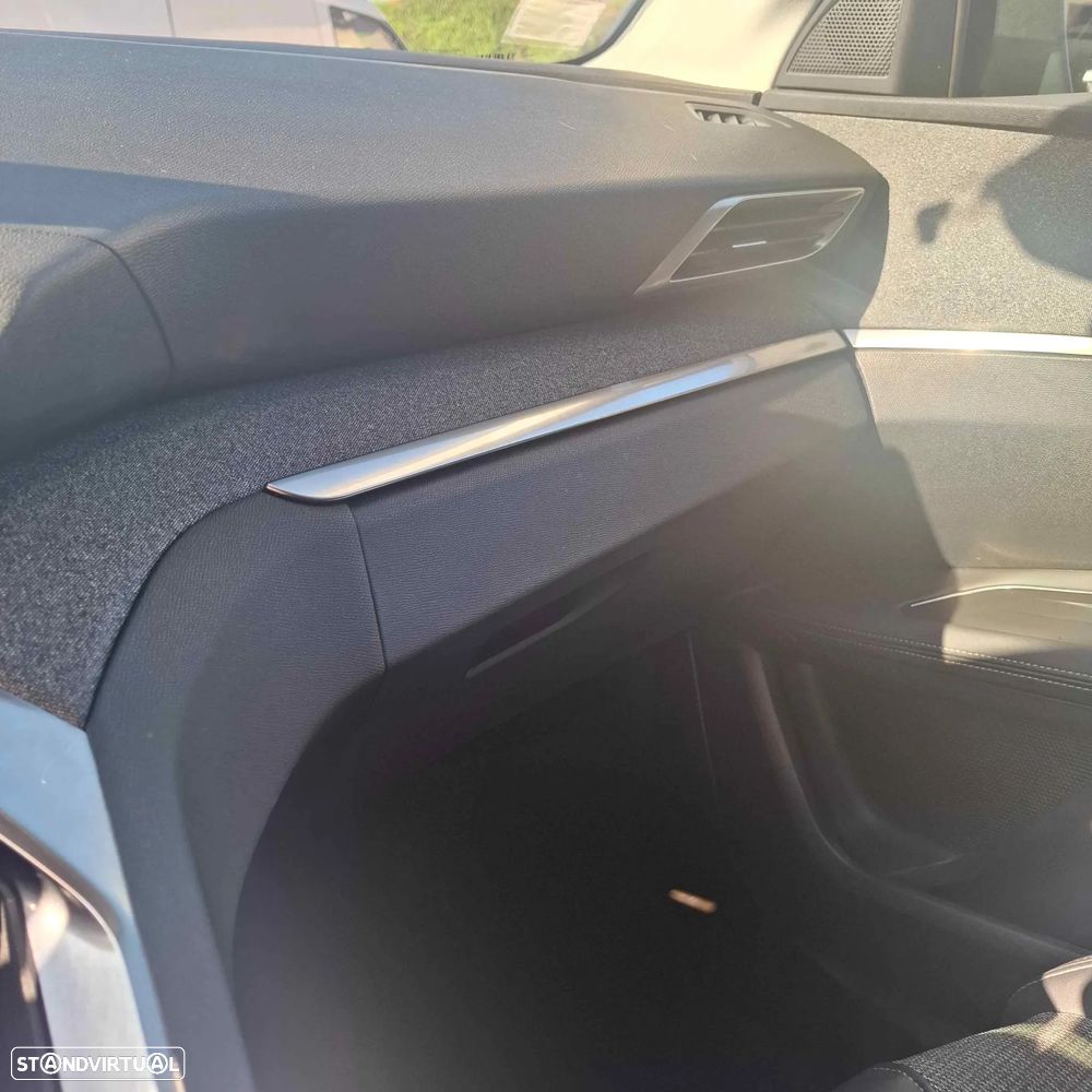 Peugeot 3008 1.5 BlueHDi Allure Pack — fotografia 31
