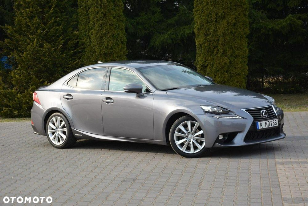 Lexus IS Luxury Line - 11