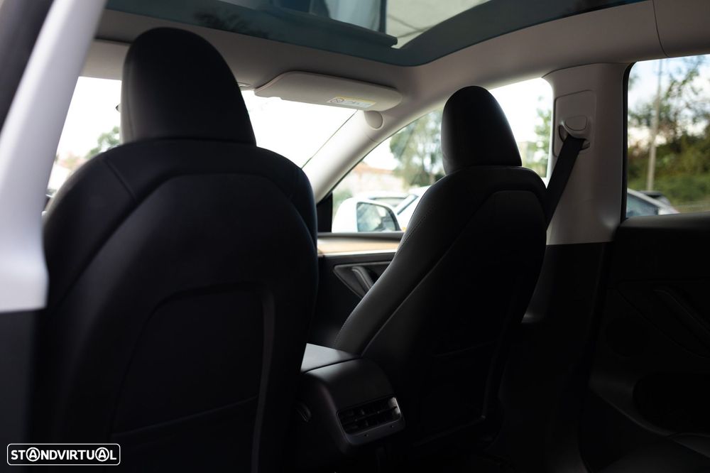 Tesla Model Y Standard RWD - 7