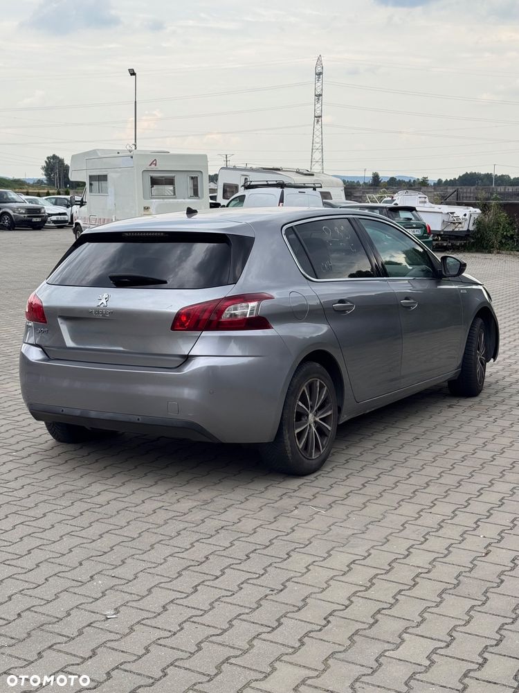 Peugeot 308 - 8
