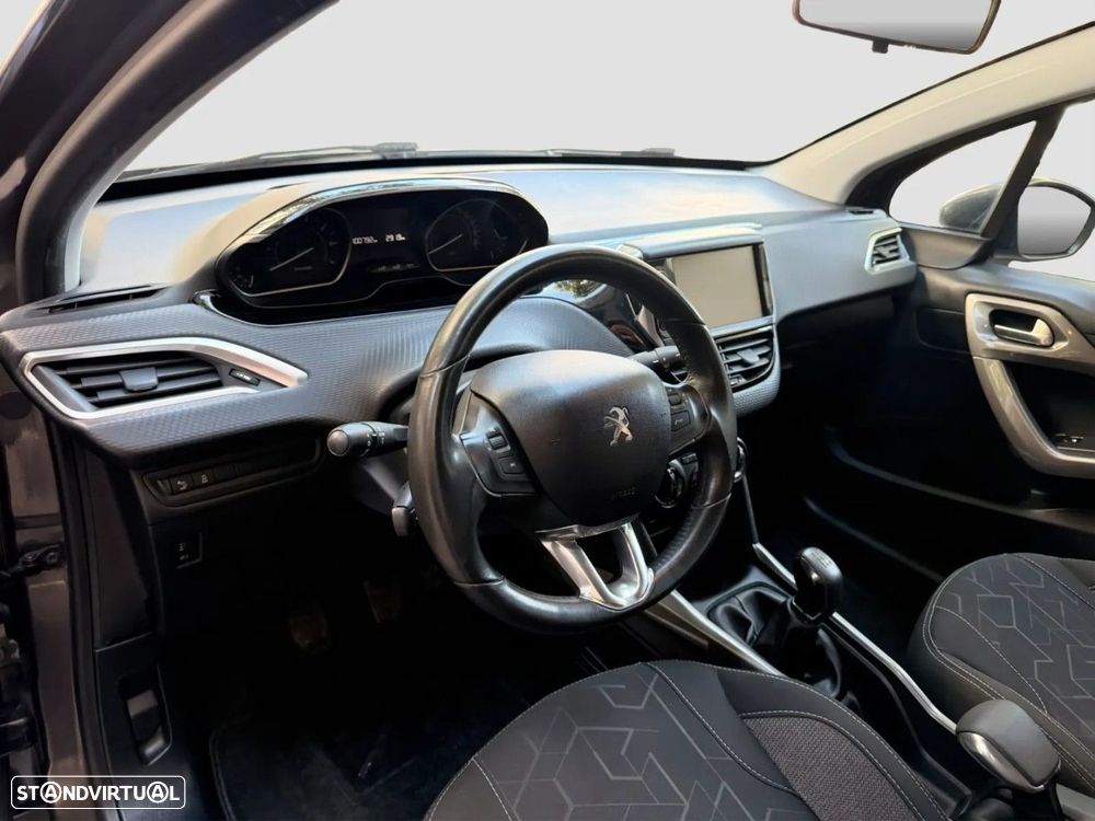 Peugeot 2008 1.2 PureTech Active — fotografia 4