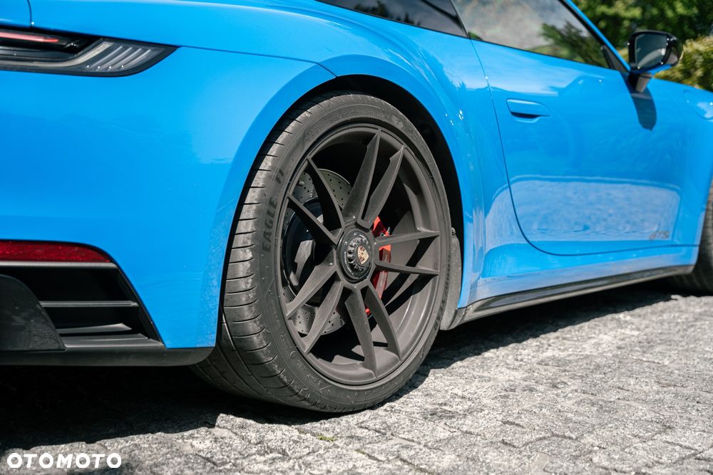 Porsche 911 Carrera 4 GTS - 7