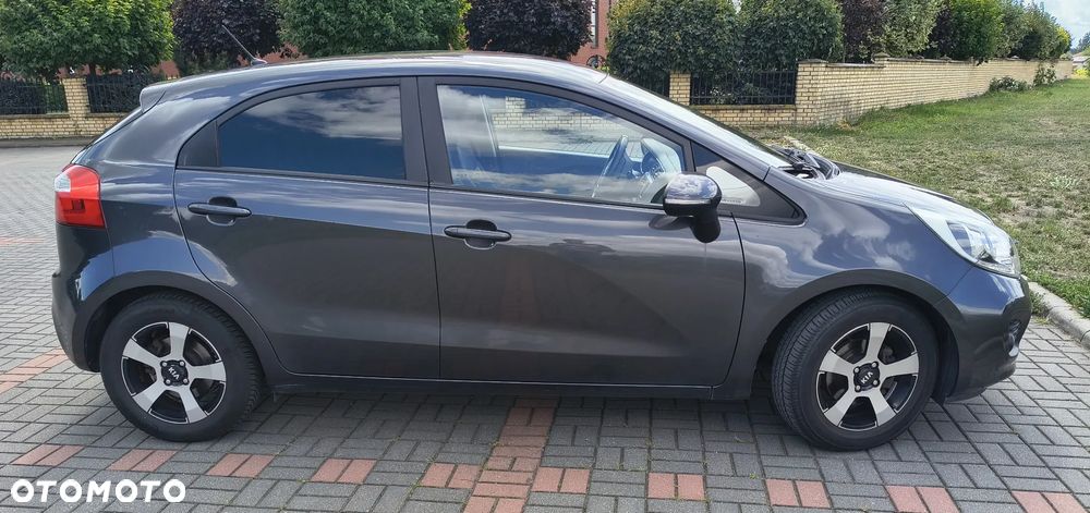 Kia Rio 1.2 L - 3
