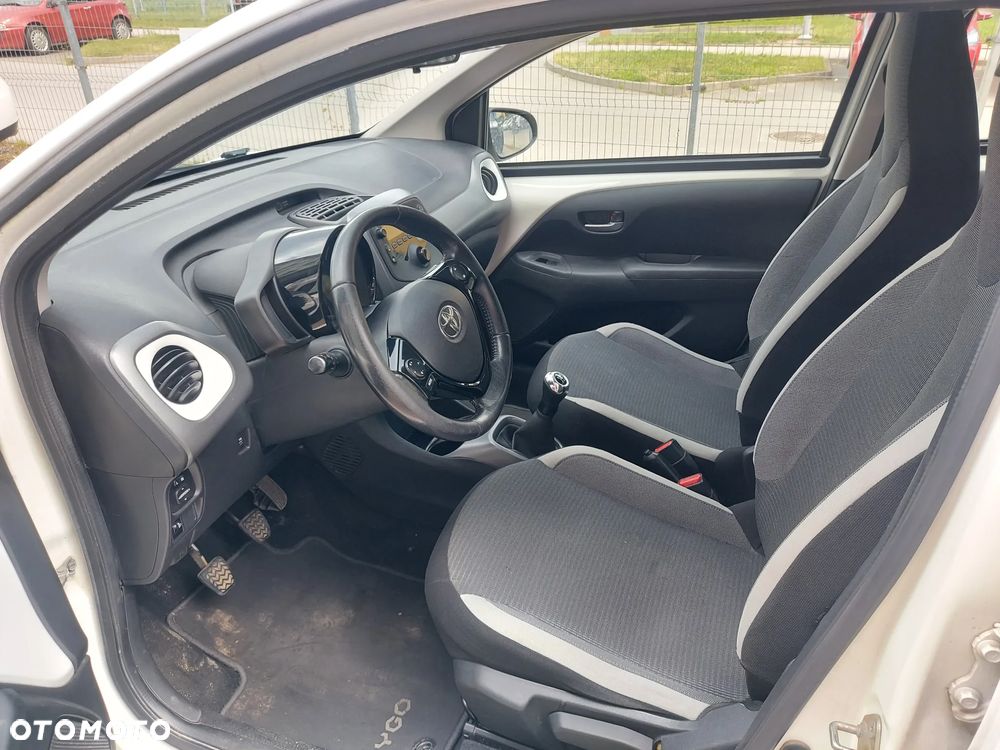 Toyota Aygo x-play - 9