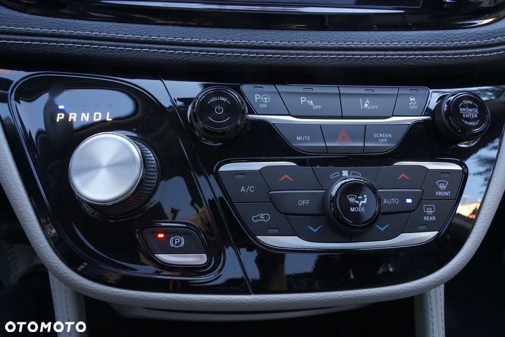 Chrysler Pacifica - 21