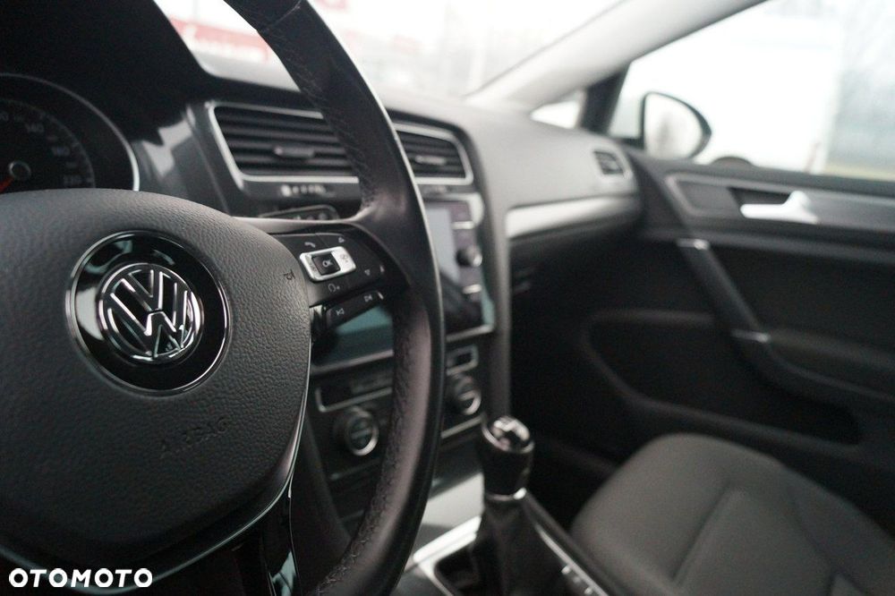 Volkswagen Golf - 15