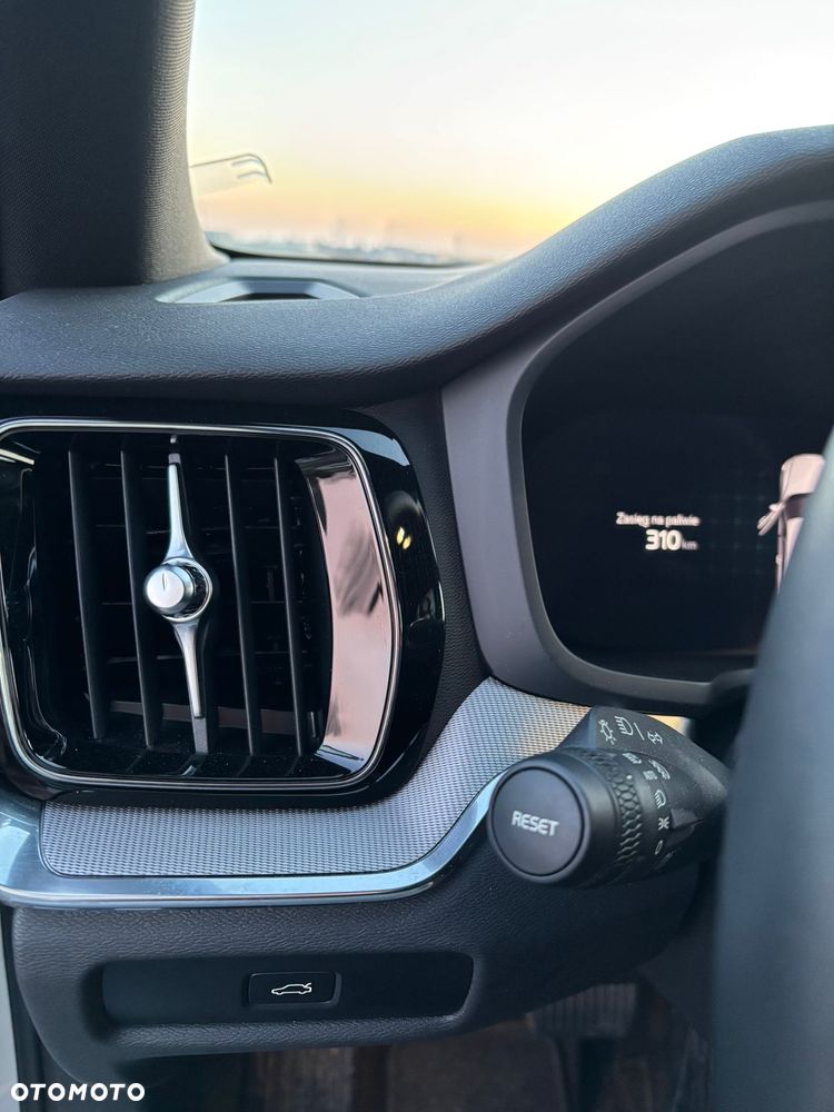Volvo V60 B4 B Plus Dark - 10