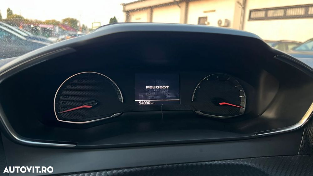 Peugeot 208 - 12