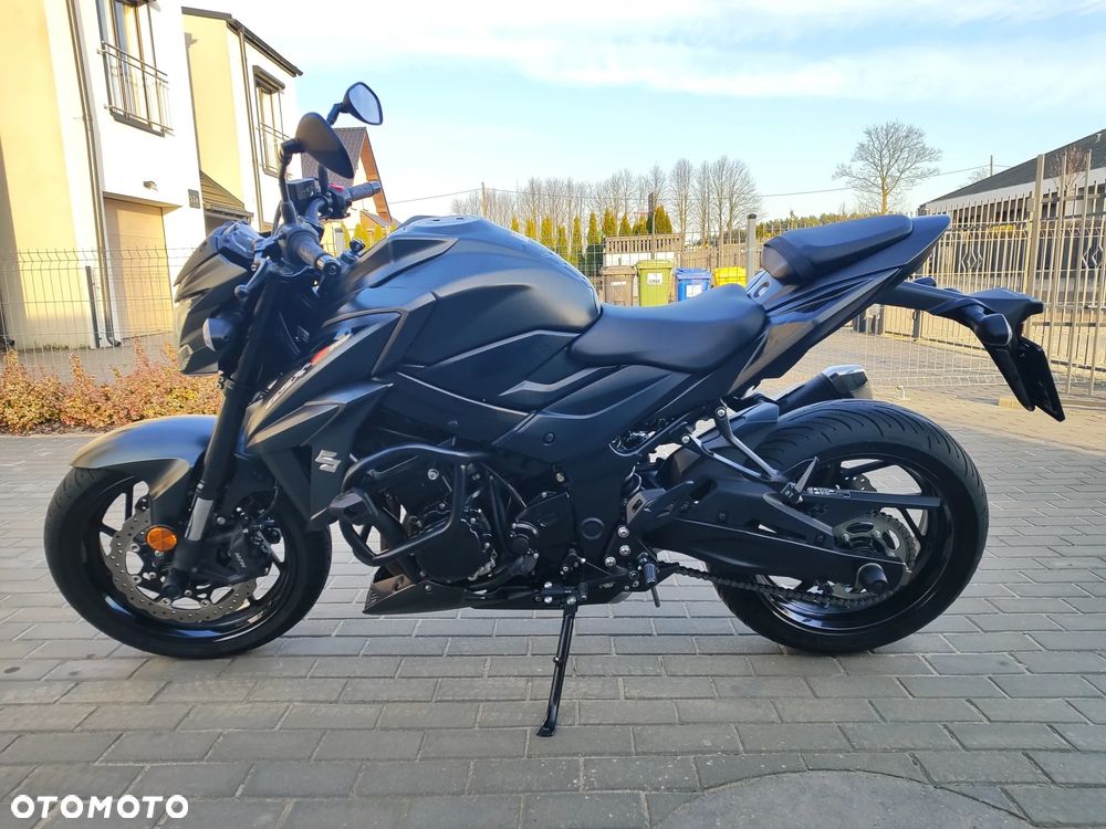 Suzuki GSX - 13