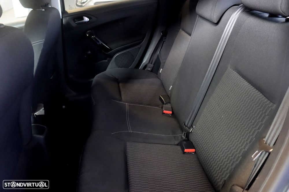 Peugeot 208 1.2 VTi SE Style - 5