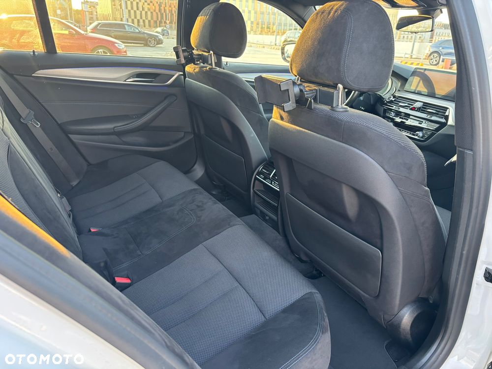 BMW Seria 5 520d xDrive - 23