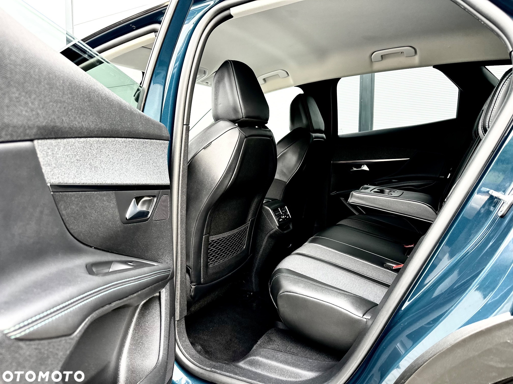 Peugeot 3008 BlueHDi 130 Stop & Start EAT8 Allure - 28