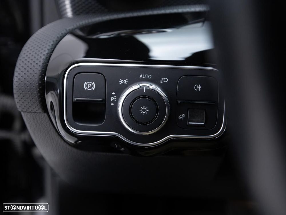 Mercedes-Benz A 220 d 8G-DCT Progressive — fotografia 16