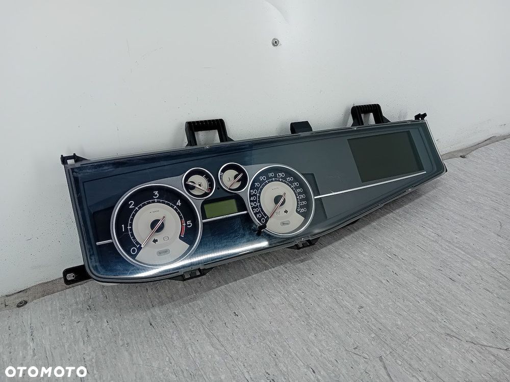 LICZNIK RENAULT VEL SATIS 8200413088   8200326981 3.0 DCI - 9